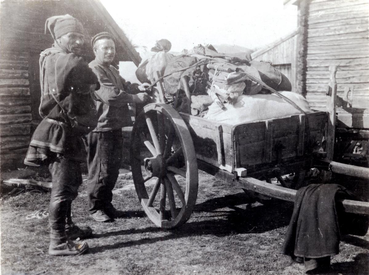Zwei finnische Samen mit Wagen
