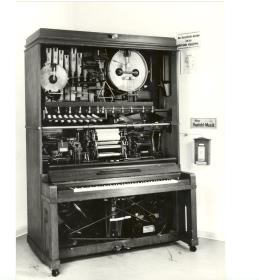 Hupfeld-Sinfonie-Jazz-Orchestrion 
Piano mit Selbstspiel-Einrichtung