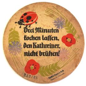 Drei Minuten kochen lassen, den Kathreiner nicht brühen!
