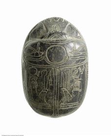 Herzskarabäus mit den Darstellungen der Götter Isis, Osiris und Nephthys
