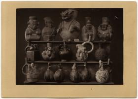 Sammlung Nicolas Saenz in Lima: archäologische Thongefäße aus Peru