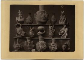 Sammlung Nicolas Saenz in Lima: archäologische Thongefäße aus Peru