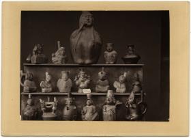 Sammlung Nicolas Saenz in Lima: archäologische Thongefäße aus Peru