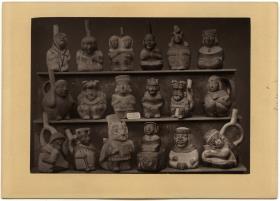 Sammlung Nicolas Saenz in Lima: archäologische Thongefäße aus Peru