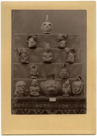 Sammlung Nicolas Saenz in Lima: archäologische Thongefäße aus Peru