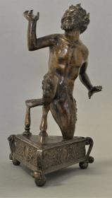 Kniender Satyr als Trägrfigur eines Leuchters oder Tintenbehältnisses