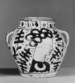 Henkelvase mit Profilbildnissen