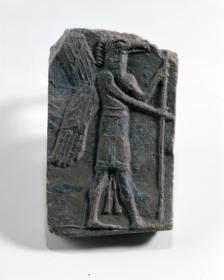 Apotropäisches Relief mit Darstellung eines Vogelmenschen (Genius)