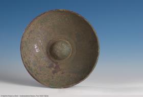 Schale mit Mittelbuckel