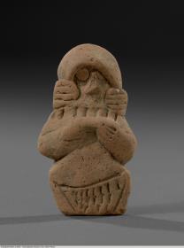 Handgeformte weibliche Figur