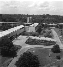 Universität (Republic-Hall Eingang)