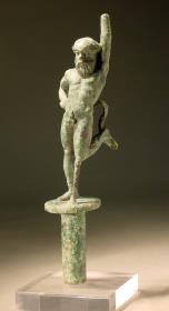 Aufsatz eines Kottabosständers mit der Statuette eines tanzenden Silens
