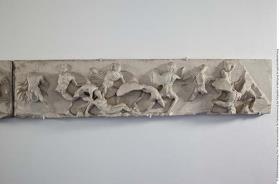 Abguß: Relief vom Westfries des Tempels der Athena Nike in Athen