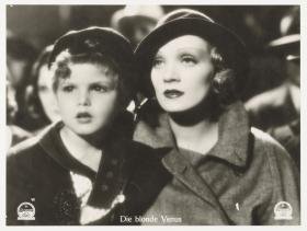 Marlene Dietrich und Dickie Moore im Film "Blonde Venus"