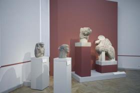 Blick in Raum 1 der Dauerausstellung der Antikensammlung im Alten Museum (Obergeschoss): Die Etrusker - Aufstieg einer Hochkultur