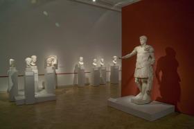 Blick in Raum 7 der Dauerausstellung der Antikensammlung im Alten Museum (Obergeschoss): Rom - Gesichter des Imperiums