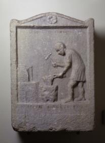 Grabstele eines Mannes (Schmied)