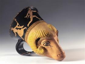 Attischer Tierkopfbecher (Rhyton) in Form eines Widderkopfes
