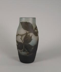 Vase mit Haselnusszweigen