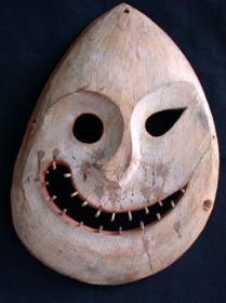 Maske eines Dämons, der den Jägern nachstellt