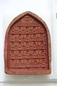 Votivtafel mit 28 Buddhas mit jeweils zwei Adoranten