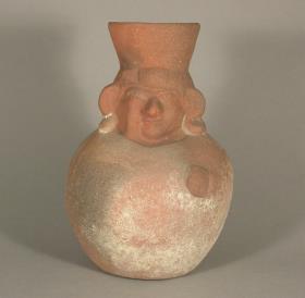 Stehende anthropomorphe Figur