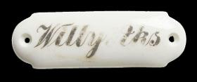 Namensschild "Willy Aks"