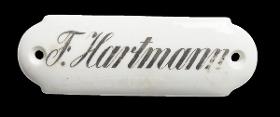 Namensschild "F. Hartmann"