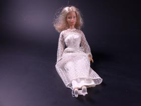 Modepuppe, blond
