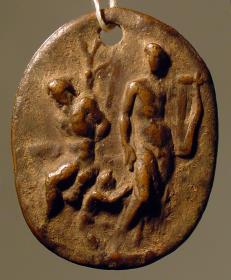 Ovales Medaillon mit Reliefdarstellung von Apollo und Marsyas