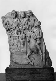 Sarkophagdeckel (Fragment)