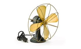 Tischventilator mit achteckigem Korb