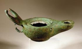 Lampe mit Lunula am Griff