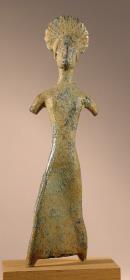 Statuette einer schreitenden Frau