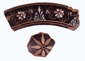 Pergamenisches Fußfragment eines Bechers (Westabhangware)