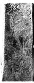 Ornamentblech mit umgebogenem Rand, Tangentenkreise und Quadrate, von einem Dreifuß