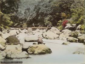 Brücke über den DOGASHIMA-Fluß, Angler