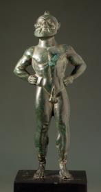 Spätarchaische Statuette des erregten Silen mit in die Hüften gestemmten Armen