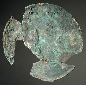 Fragmente eines kreisrunden Spiegels ohne Griff