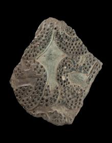 Wandungsfragment eines großen Gefäßes mit figürlichem Dekor