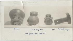 Postkarte mit archäologischen Objekten
