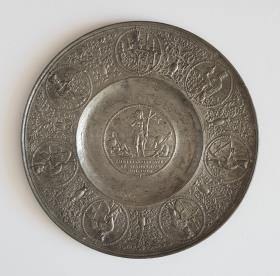 Flacher Teller mit Auferstehung Christi