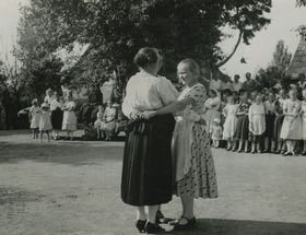 Sonntagstanz auf dem Bauernhof