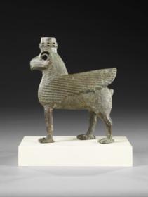 Statuette eines Greifen