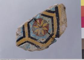 Fragment eines Mosaikglases mit Rosettendekor