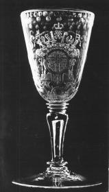 Pokal mit Monogramm und Allianzwappen des Johann Wilhelm von Sachsen-Eisenach.