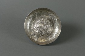 Schale aus handgetriebenem Silber