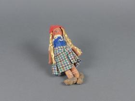 Puppe mit Holzschuhen