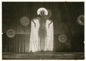 Brigitte Helm als tanzende Maschinen-Maria im Film "Metropolis"
