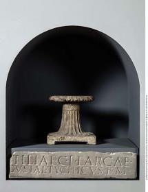 Inschrifttafel für Hostilia Larga (Columbarientafel)